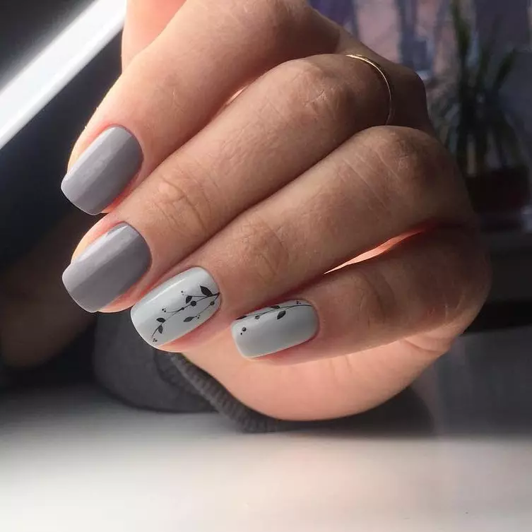 Grey Manicure (76 bilder): Nail design med svart og grå lakk og vakre kombinasjoner med blå paljetter og perler 17253_39