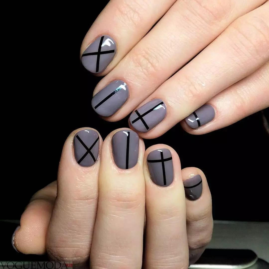 Grey Manicure (76 bilder): Nail design med svart og grå lakk og vakre kombinasjoner med blå paljetter og perler 17253_43