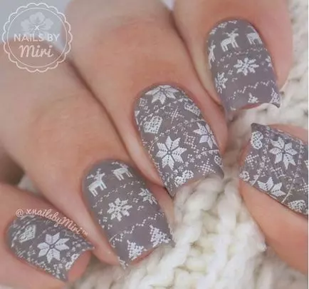 Grå manikyr (76 bilder): Nail design med svart och grå lack och vackra kombinationer med blåa paljetter och pärlor 17253_46