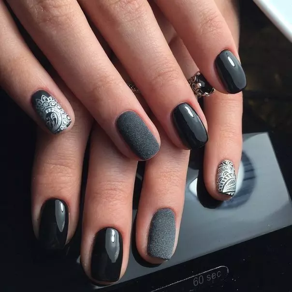 Gray manicure (76 photos): nail design with black and gray lacquer and beautiful combinations with blue sequins and beads 17253_49
