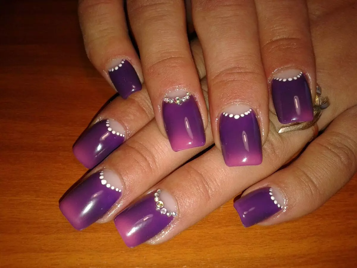 Skey-lilac manicure (45 litrato): lansang disenyo diha sa kahayag lilac ug azul patay 17254_21