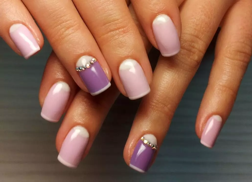 Skey-lilac manicure (45 फोटो): लाइट लिलाक आणि वायलेट शेड मध्ये नेल डिझाइन 17254_43