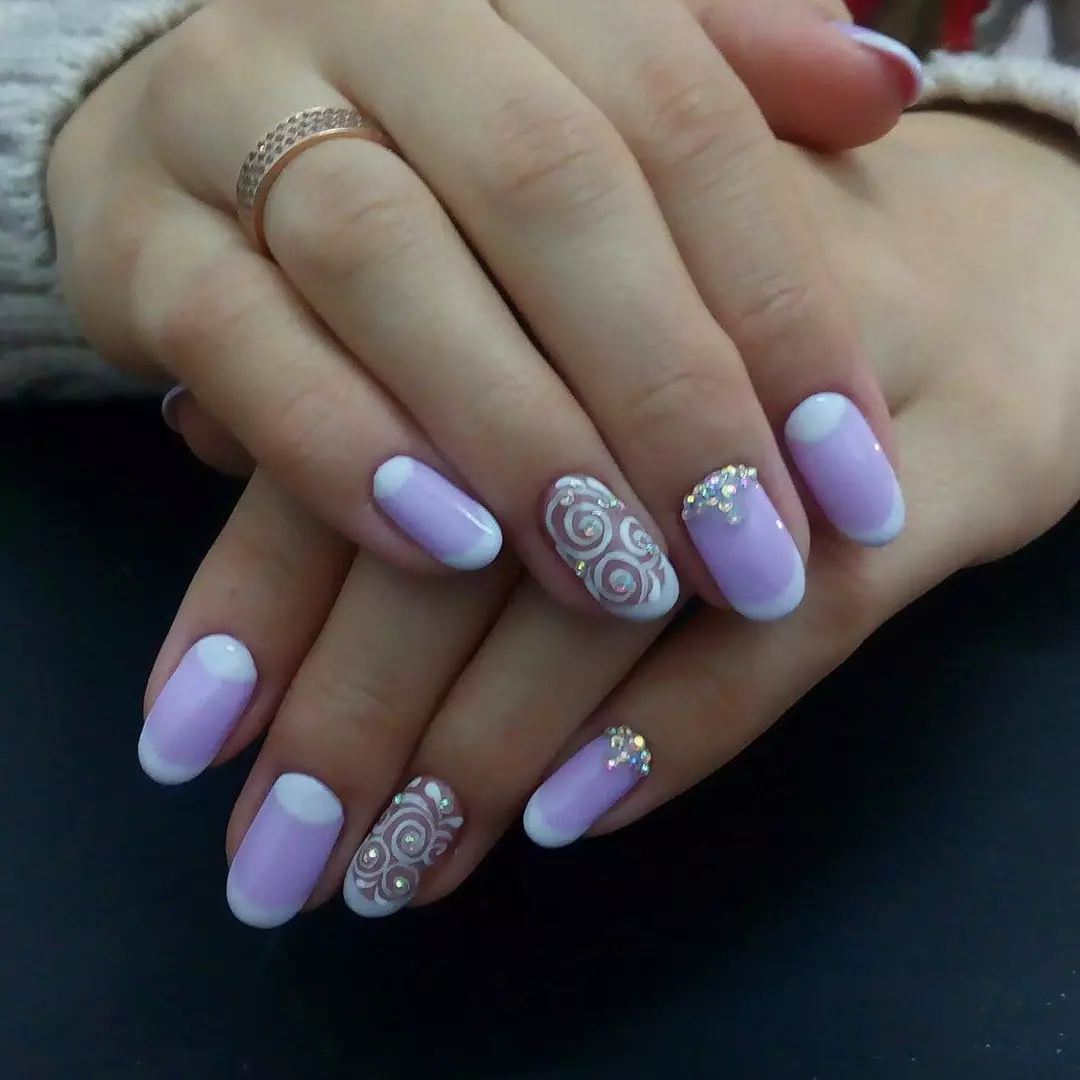 Skey-Lilac Manicure (45 fotoj): Najla dezajno en malpezaj siringoj kaj violaj nuancoj 17254_45