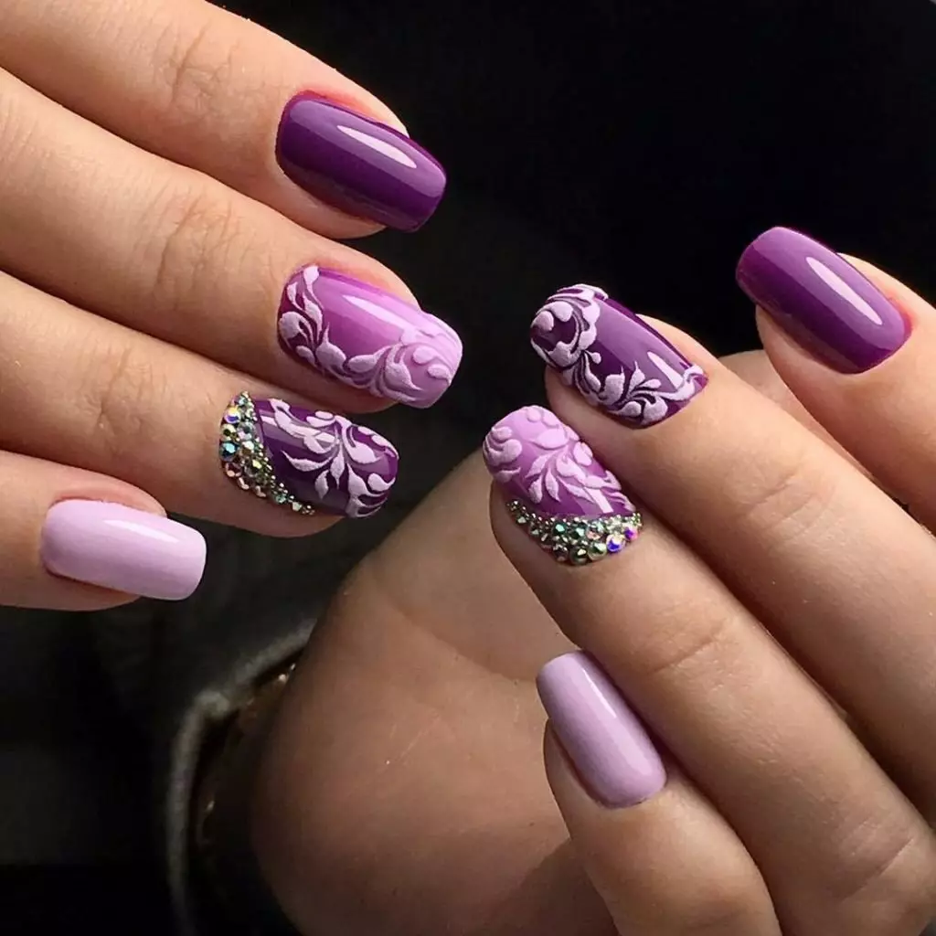 I-Skey-Lilac Manicure (izithombe ezingama-45): Idizayini yezipikili ku-Lilac Lilac kanye ne-Violet Shades 17254_7