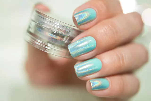 Turquoise manicure (121 mga larawan): Kuko disenyo sa pamamagitan ng turkesa matte barnisan sa rhinestones at sparkles 17256_102