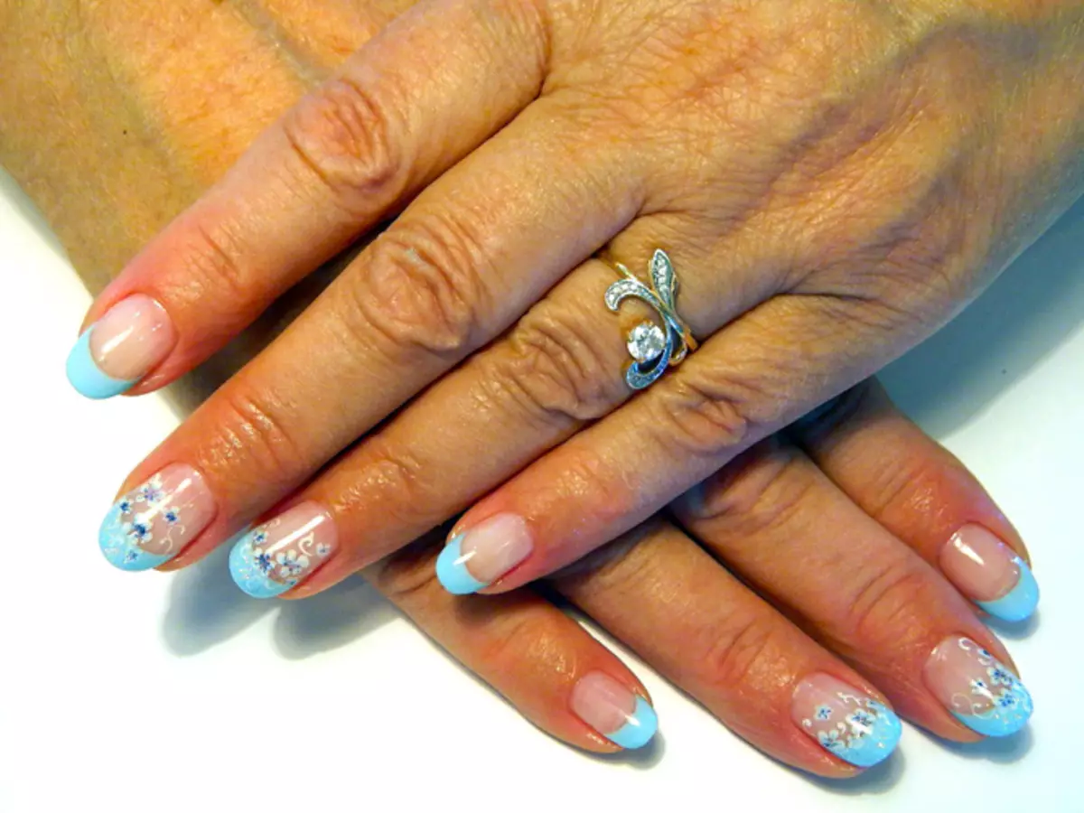Turquoise manicure (121 mga larawan): Kuko disenyo sa pamamagitan ng turkesa matte barnisan sa rhinestones at sparkles 17256_60