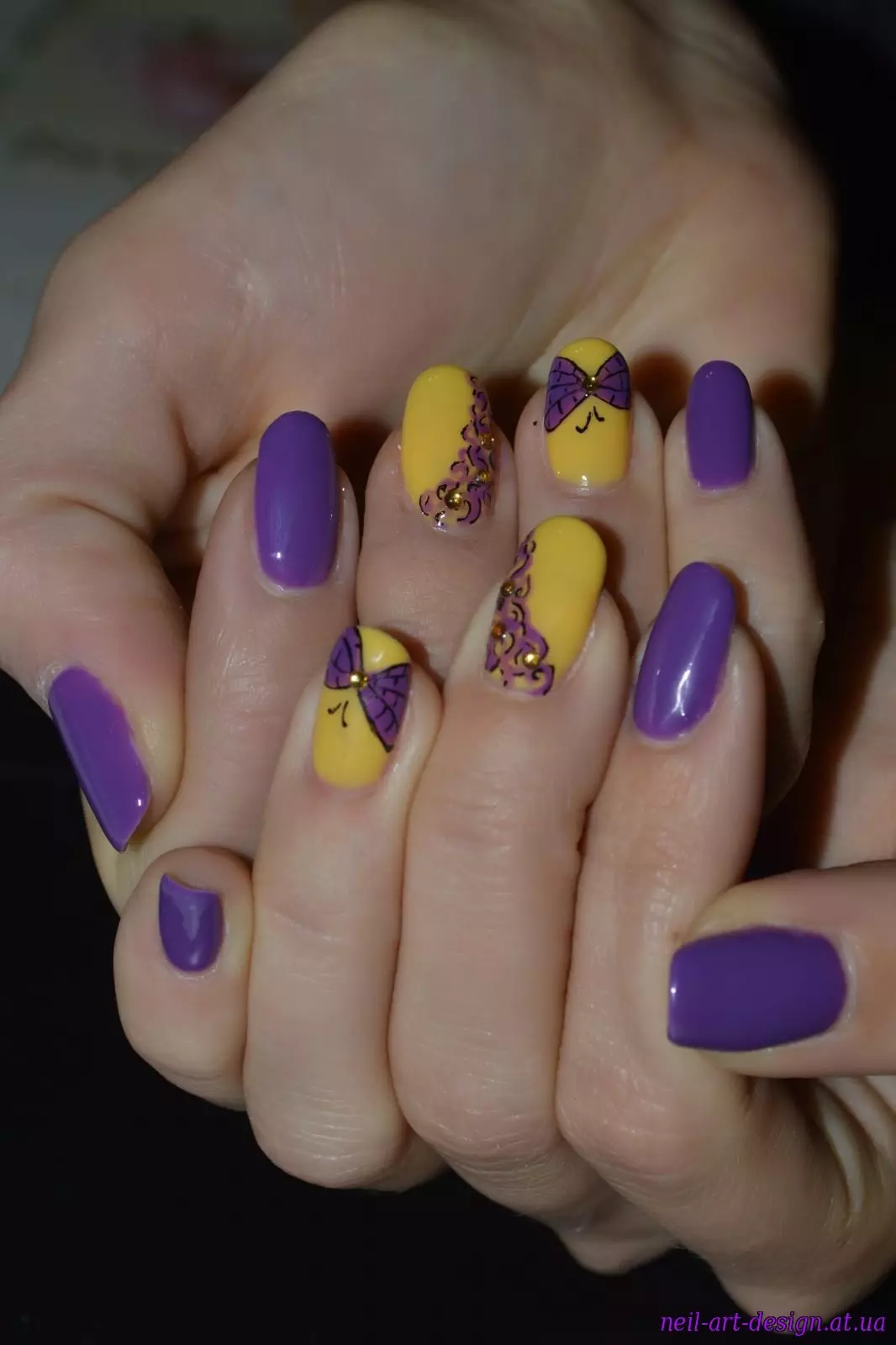 Manicure w kolorach fioletowych (32 zdjęcia): pomysły na paznokci 17257_15