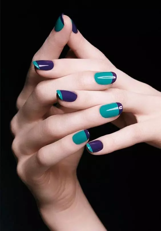 Manicure w kolorach fioletowych (32 zdjęcia): pomysły na paznokci 17257_22