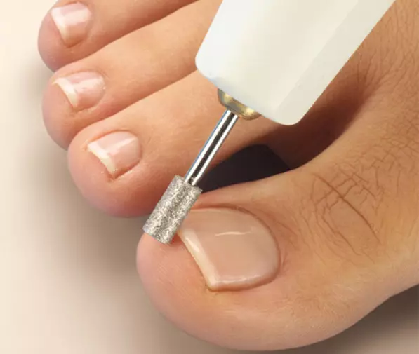 Зөөлөн pedicure (52 зураг): Ринестонуудтай пастелийн үзэсгэлэнт загвар 17280_20