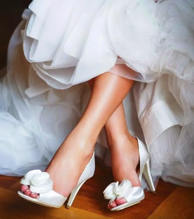 pedicura casament (55 fotos): disseny d'ungles per a les noces per a la núvia 17284_18