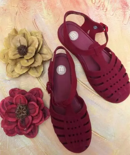 Rubber sandals (26 mga larawan): mga modelo, sa takong 1730_8
