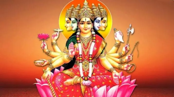Gaytri Mantras: ຂໍ້ຄວາມທີ່ມີການແປແລະຄຸນຄ່າ Mantr Sri, Sai ແລະ Suya. ວິທີການອ່ານ 108 ຄັ້ງ? muceoj ແລະ mantras ອື່ນໆໃນພາສາລັດເຊຍ 17346_3
