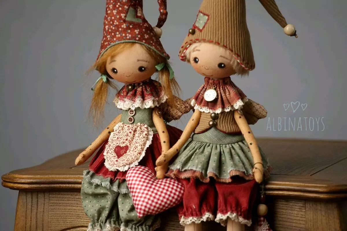 Escolla un conxunto para as bonecas de costura: para a costura interior e suave téxtil tilde, tipos de conxuntos para facer xoguetes, consellos para escoller 17368_15