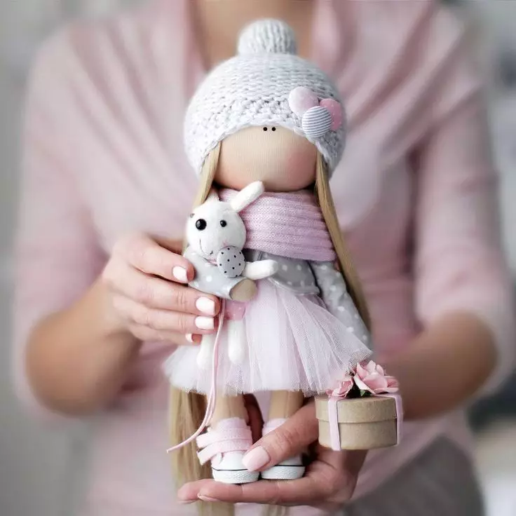 Choisissez un ensemble pour la couture de poupées: pour la couture intérieure et textile textile doux, types d'ensembles pour la fabrication de jouets, des conseils sur le choix 17368_30