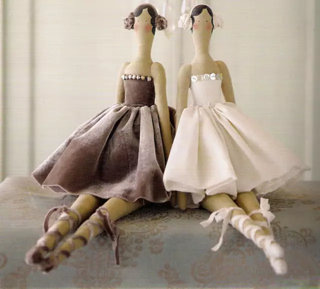 Choisissez un ensemble pour la couture de poupées: pour la couture intérieure et textile textile doux, types d'ensembles pour la fabrication de jouets, des conseils sur le choix 17368_9