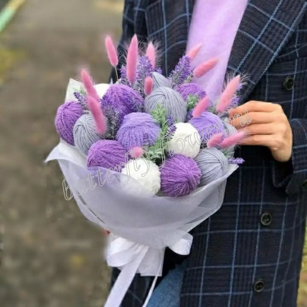 원사의 꽃다발 (29 사진) : knitters 클럽에서. 할머니를위한 꽃다발을 어떻게 만드는가? 3 월 8 일에 선물로 꽃다발을 만드는 지침 17375_6