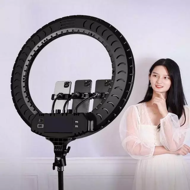 Ring lamp with remote control: how does it work and how to use it? How to connect the lamp? Models 32-36 and 54 cm with control panel for selfie, other options 17403_19