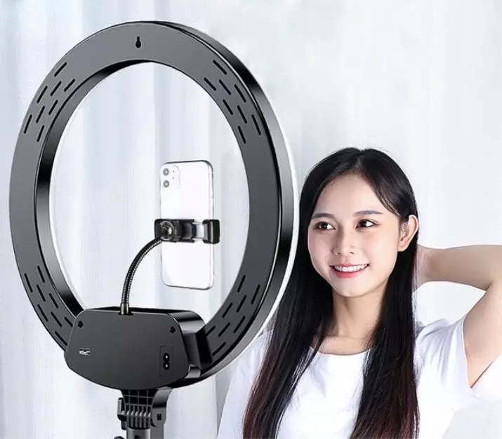Žaruljica s daljinskim upravljačem: Kako to radi i kako ga koristiti? Kako spojiti svjetiljku? Modeli 32-36 i 54 cm s upravljačkom pločom za selfie, druge opcije 17403_21