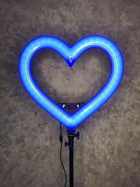lampe bague Hearted: un modèle en forme de coeur avec un trépied pour selfie, leurs nuances de leur choix 17404_9
