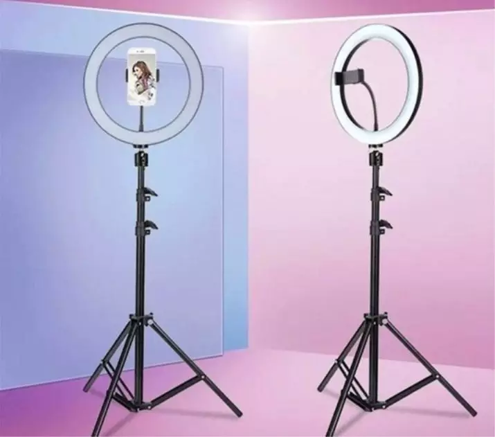 De diameter fan 'e annulêre lampe (23 foto's): 26-30 cm en 32-33 sm, 36-45 sm en 54-55 cm, oare dimensjes. Hokker lampe is better om te kiezen foar in blogger? 17410_13