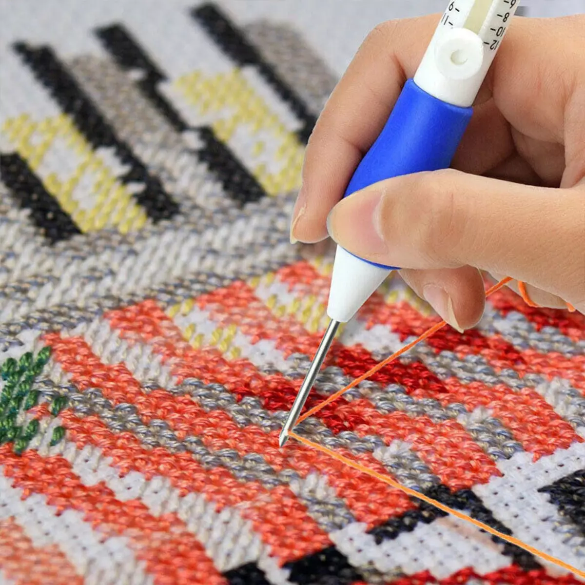 地毯刺绣针：如何使用手柄？你如何用地毯设备刺绣针？如何将线程插入其中？ 17415_16