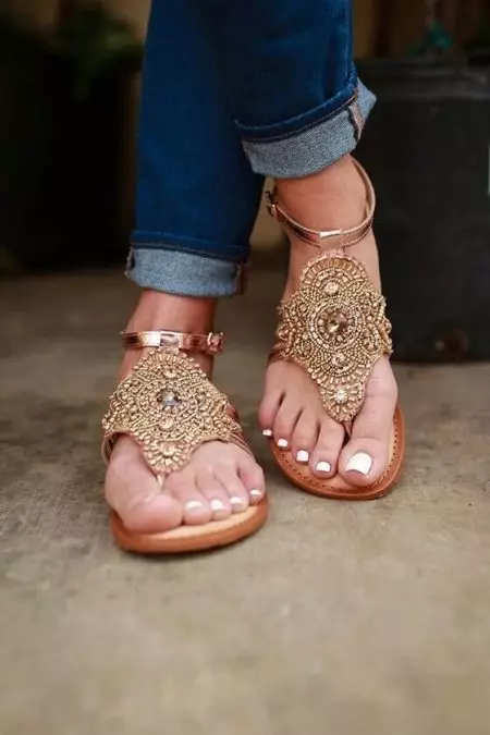 Sandals Thumbs Up (21 Ảnh): Mô hình Việt Nam, Dép xâu chuỗi 1742_13