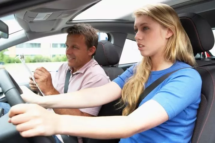 Amaxophobie: Comment gagner une nouvelle femme pour surmonter la peur de conduire une voiture? Comment surmonter la peur de la peur en voiture après un accident? 17524_13