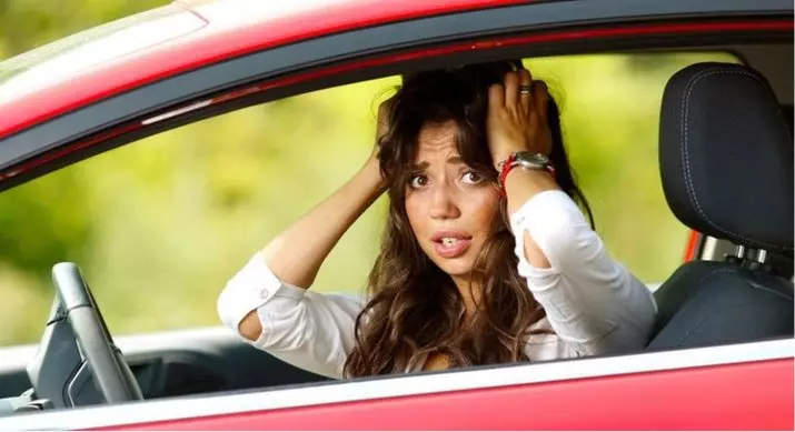 Amaxophobia : 자동차 운전에 대한 두려움을 극복하기 위해 새로운 여성을이기는 방법은 무엇입니까? 사고 후에 차로 두려움을 극복하는 방법은 무엇입니까? 17524_8