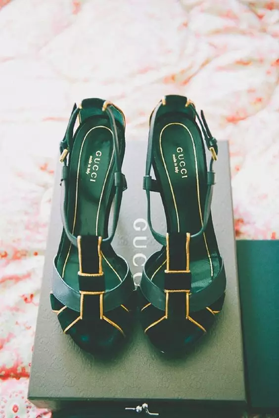 Ama-Gucci Sandals (Izithombe ezingama-20): Amamodeli we-Gucci 2021 epulatifomu 1758_11