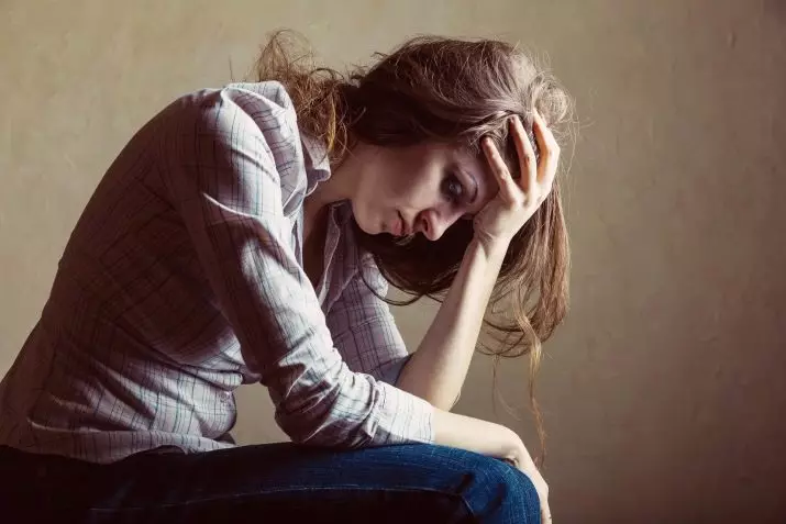 Tipus de depressió: depressió reactiva i els seus símptomes, severitat psicogènica i moderada, lleugera i moderada, pronunciats i altres tipus 17645_6
