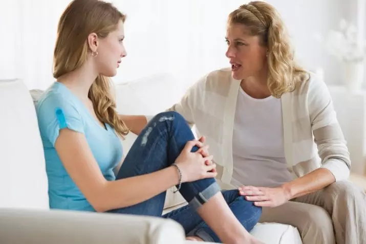 Ќерка мрази мајка: Што да правам со омразата на возрасна ќерка и тинејџер? Причини 17671_8