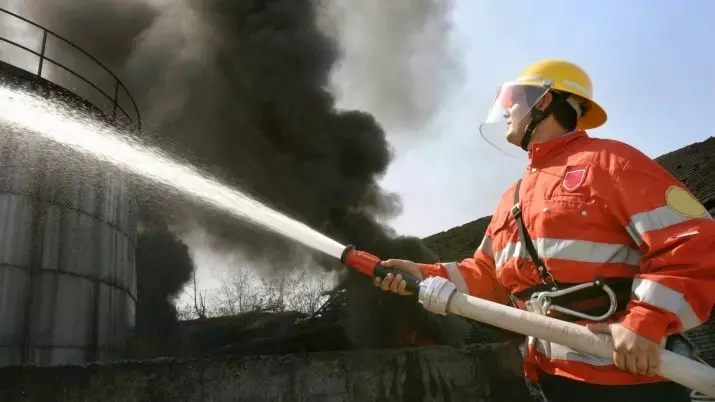 آگ سیفٹی انجینئر: ملازمت کی تفصیل، جو ذمہ دار ہے اور کہاں سیکھنا ہے 17726_7