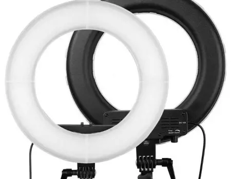 Ringlampen voor make-upartiest: Hoe een ronde LED-lamp kiest? Circulaire lampen-ringen op een statief, voor spiegels en anderen 17771_25