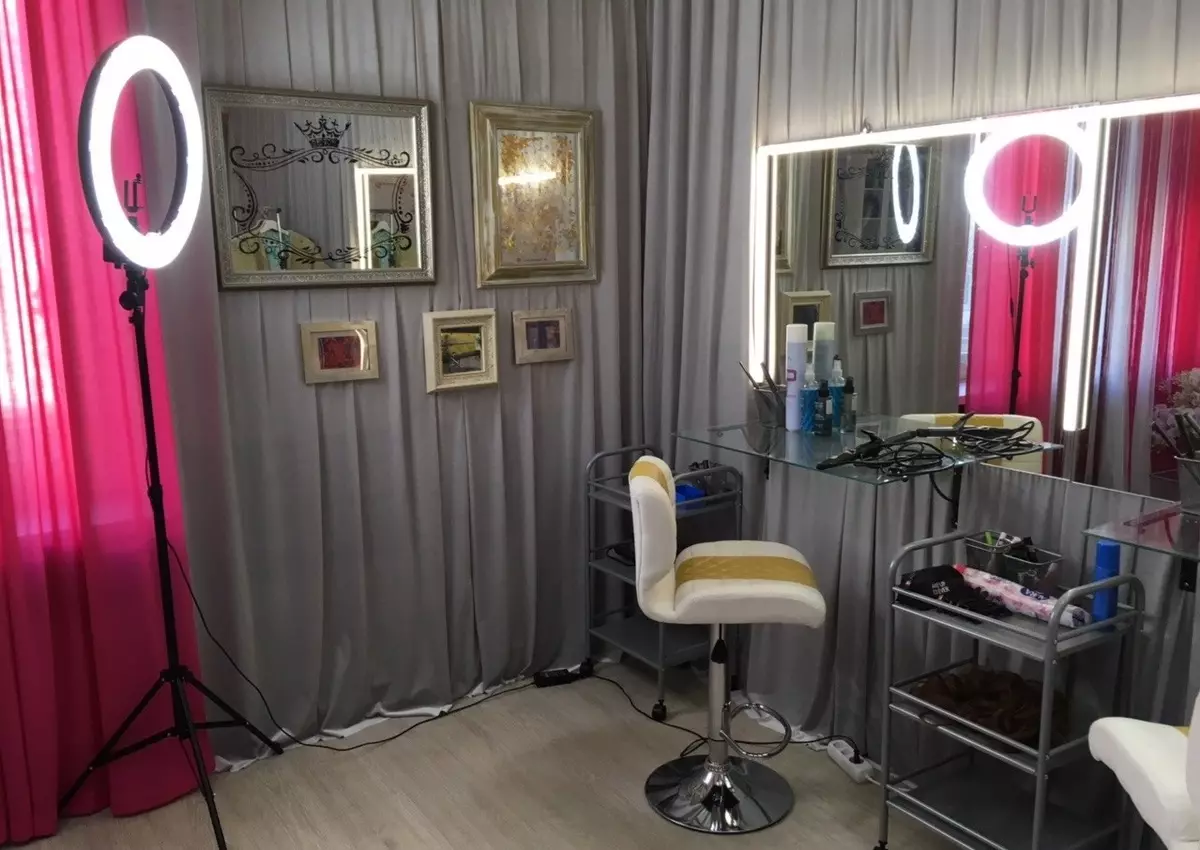Makeup Workshop (42 Fotos): Kabinett Design Haus, Stand und andere Erforderliche Make-up-Möbel 17774_11