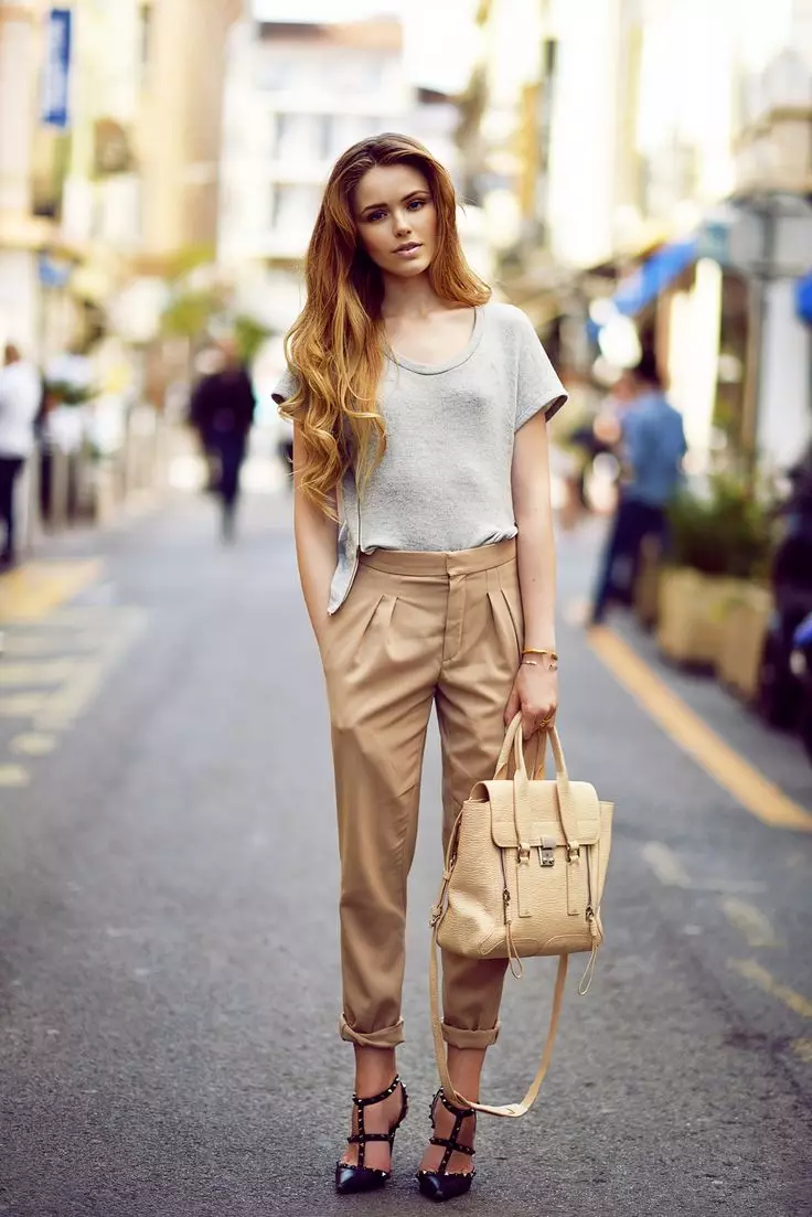 Sandalias de verano 2021 (112 fotos): Tendencias de moda de sandalias de mujeres en una cuña, tacón grueso y bajo. 1782_17