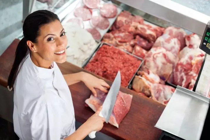 Cuire d'un magasin de viande: le travail du boucher dans la salle à manger, description du poste et responsabilités, exigences de qualifications 17867_2