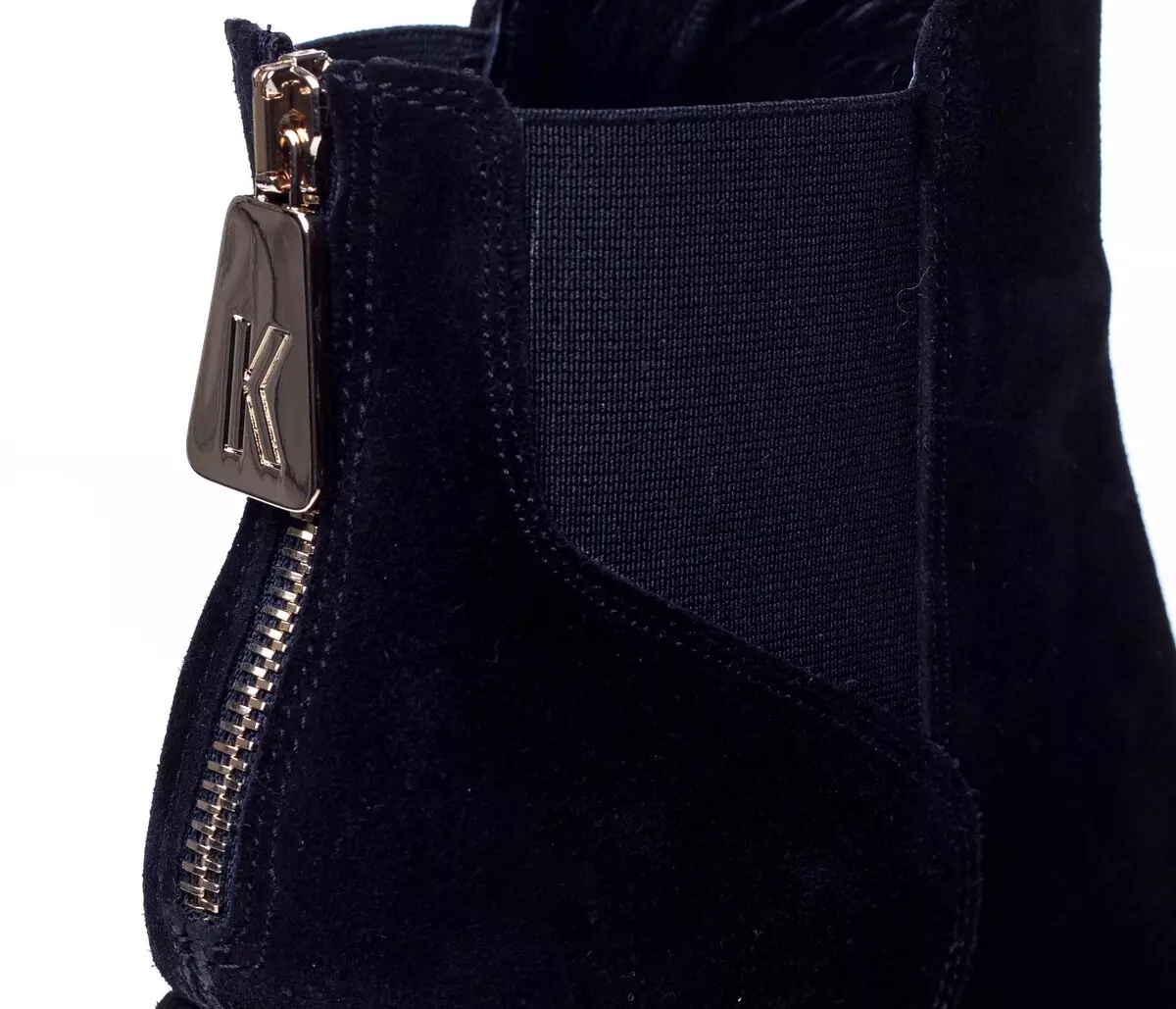 Boots ta 'l-għaksa stylish (58 Ritratti): Boots tat-Tessuti tan-Nisa tal-Moda 2021, Mudelli ta' Cesare Paciotti Sajjetti 1791_44