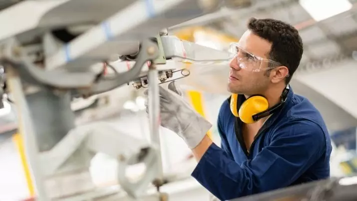 Engenheiro Mecânico (9 fotos): O que é esse trabalho? Descrição da profissão. O que são responsabilidades de trabalho e salário? O que o engenheiro mecânico faz? 17965_2