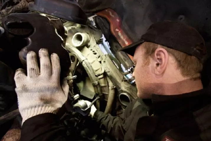 DVS-stuurprogramma: wat is het werk van de bestuurder van interne verbrandingsmotoren, verantwoordelijkheden volgens ETK's, professionele standaard en training 17976_6