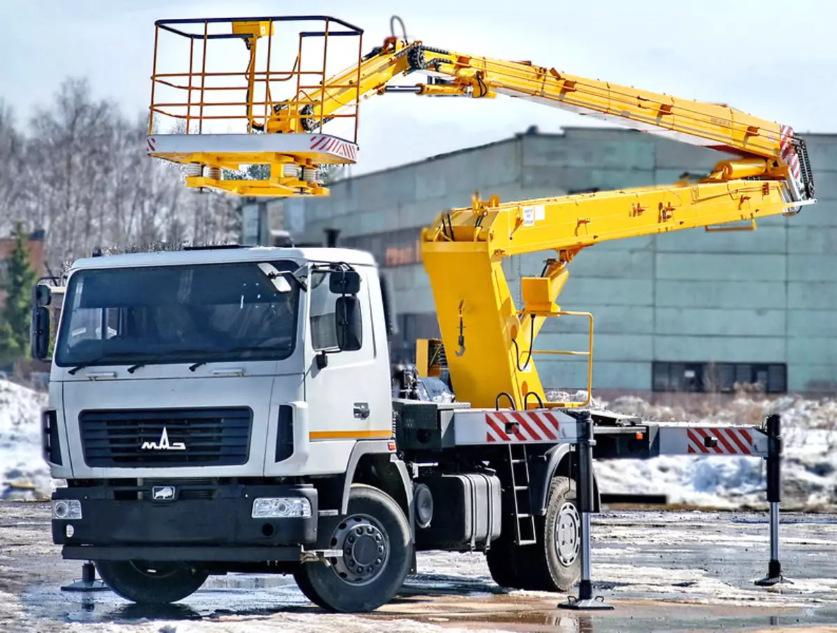 Slider Driver: Képzési gépvezető Auto Leader, az épület motorrendszerének motorrendszerének jellemzői 17978_3