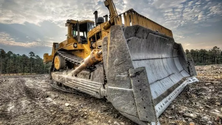 Machinist ta 'Bulldozer: Karatteristiċi ta' xogħol u deskrizzjoni tax-xogħol Bulldozer, karatteristiċi tal-professjoni, salarju medju 17991_3