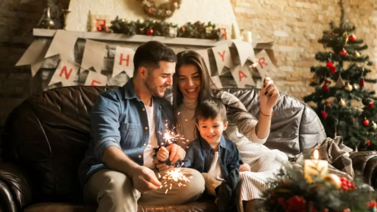 Año Nuevo (79 fotos): ¿Qué es? Celebración de la víspera. ¿Cuál es el número y por qué llamado eso? ¿A qué hora decides por el año anterior? Preparación 18042_77