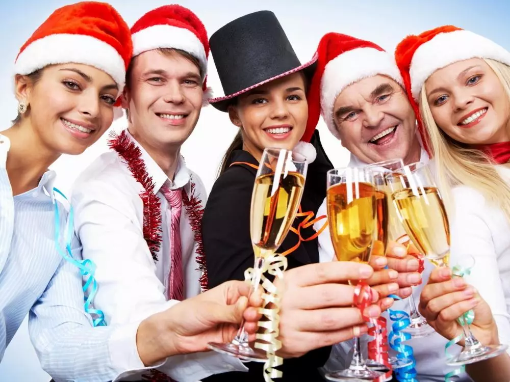 Сценарії на Новий рік: новорічні свята для дорослих друзів з двома ведучими, смішні сценарії вечірок для літніх людей та інші ідеї 18052_38