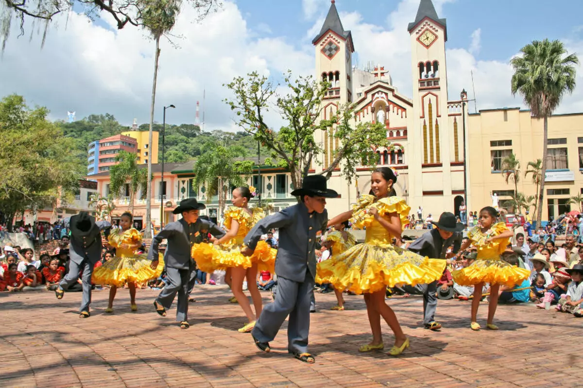 Nieuwjaar in verschillende landen: de tradities van het nieuwe jaar, bij het vieren en zoals opgemerkt in Brazilië, in Afrika en andere landen van de wereld? 18057_29