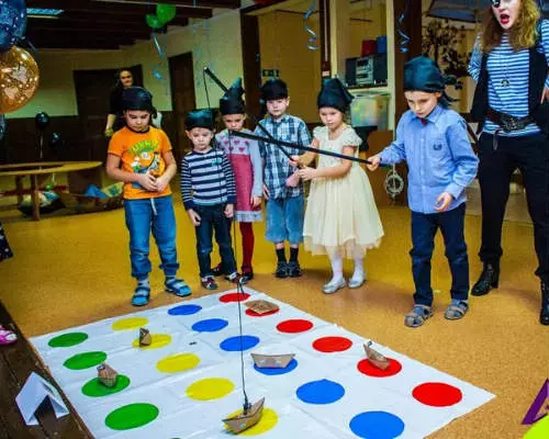 Quests tas-Sena l-Ġdida għat-Tfal: Xenarji għall-Kamra għas-Sena l-Ġdida u għat-triq, joħolquhom b'idejk għal studenti u adoloxxenti iżgħar 18081_7