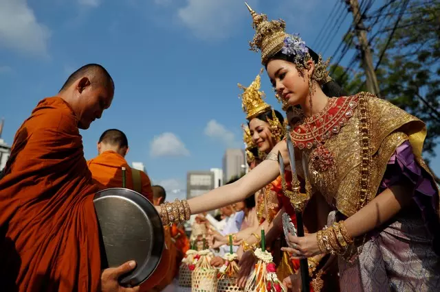 Tajski Nowy Rok (33 zdjęcia): Jak świętować SongKran w Tajlandii i dlaczego dostał taką nazwę? Jaka data świętuje wakacje? 18098_16