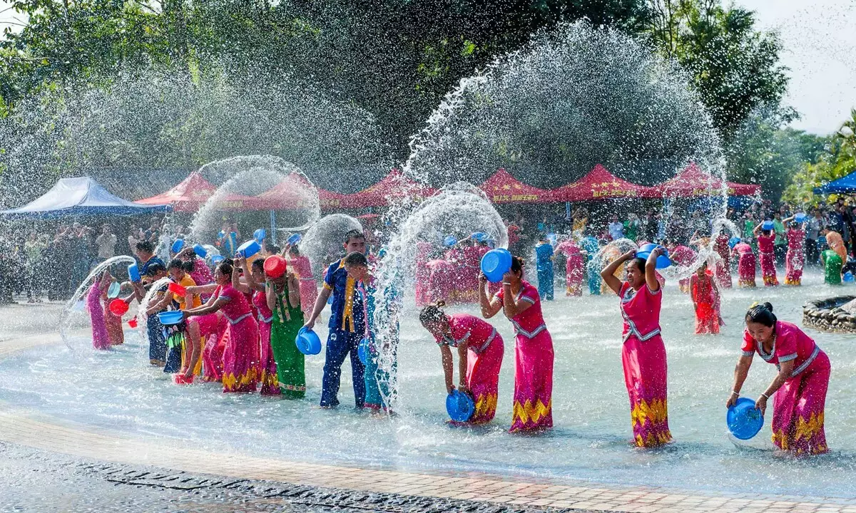 Any Nou Thai (33 fotos): Com celebrar Songkran a Tailàndia i per què va obtenir aquest nom? Quina data celebra les vacances? 18098_20