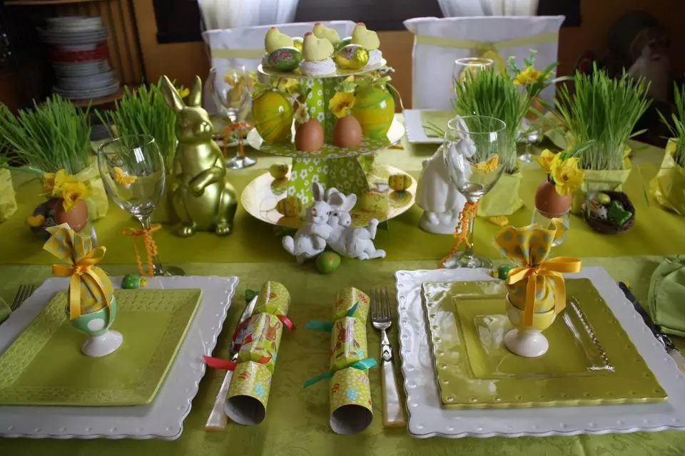 Πώς να διακοσμήσετε το τραπέζι για τα γενέθλια ενός παιδιού; 60 φωτογραφία διακόσμηση των γλυκών πίνακα σπίτια για τα παιδιά για ένα κορίτσι και ένα αγόρι, όμορφο σχεδιασμό με τα χέρια σας 18107_40