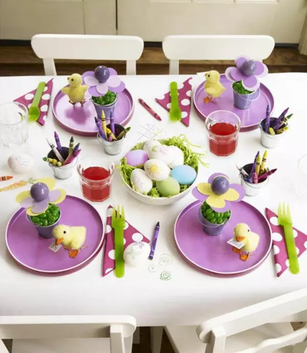 Kā izrotāt tabulu bērna dzimšanas dienā? 60 Bērnu saldo galda māju fotoattēlu dekorēšana meitenei un zēnam, skaists dizains ar savām rokām 18107_6