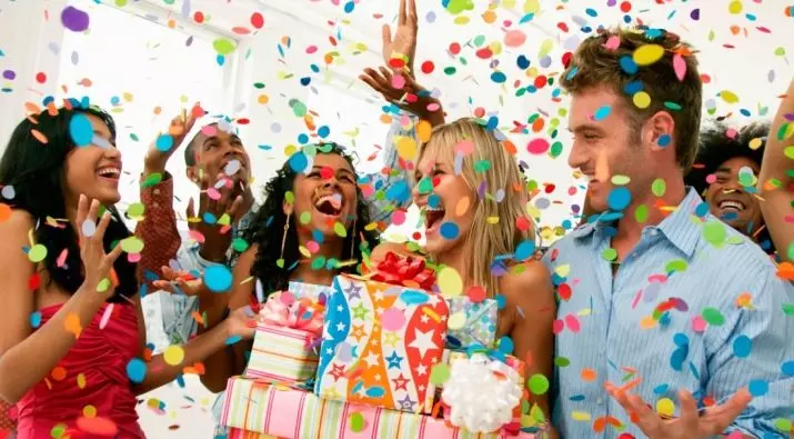 Kızın 16. yıldönümünü nasıl kutlayabilirsiniz? 16 yaşında doğum günü kızı için senaryo, yarışmalar, bir aile ve arkadaş çemberinde kutlayan komik fikirler 18120_2